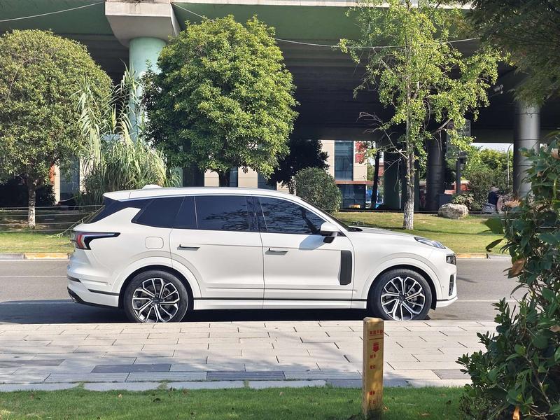 Lynk & Co 09 EM-P Hybrid, 2023 — фото 7 из 12