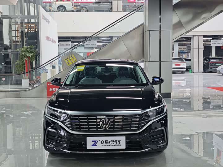 Volkswagen Passat Hybrid, 2025 — фото 2 из 9