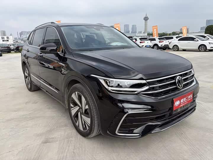 Volkswagen Tiguan L Pro, 2023 — фото 3 из 9