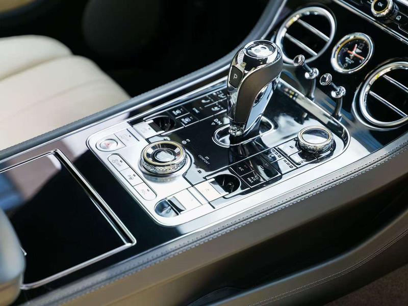 Bentley Continental GT, 2023 — фото 9 из 11