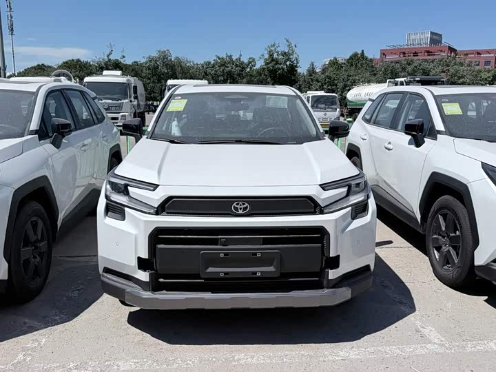 Toyota RAV4, 2025 — фото 2 из 7