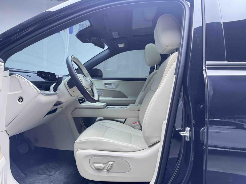 Toyota bZ3X, 2025 — фото 10 из 12