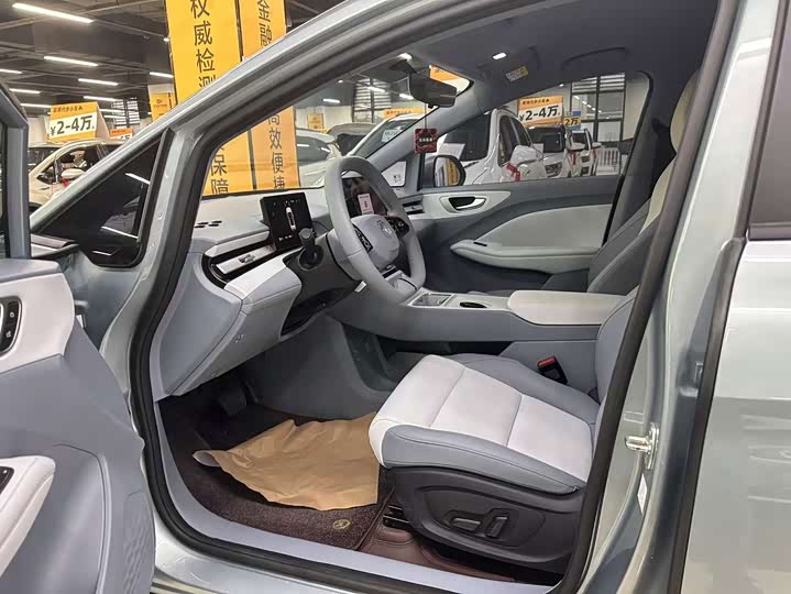 MG Motor 4 EV, 2025 — фото 4 из 9