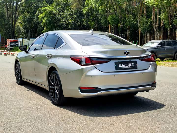 Lexus ES, 2022 — фото 5 из 9