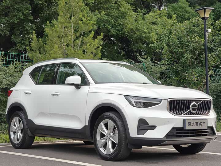 Volvo XC40, 2022 — фото 5 из 9