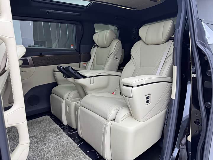 Toyota Vellfire, 2024 — фото 5 из 9