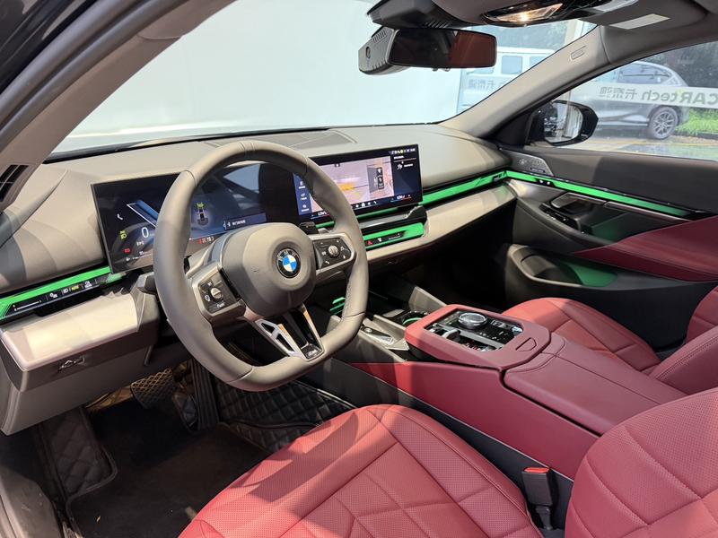 BMW 5 Series, 2025 — фото 12 из 12