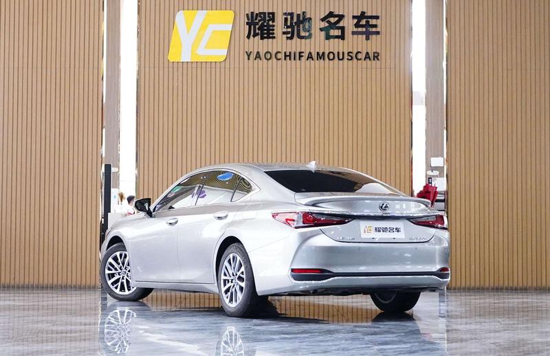 Lexus ES, 2023 — фото 4 из 10