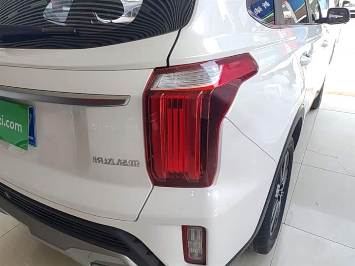 Kia Sportage GT-line, 2023 — фото 8 из 9