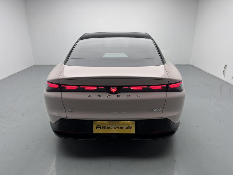 BAIC Arcfox Alpha S5, 2024 — фото 6 из 12