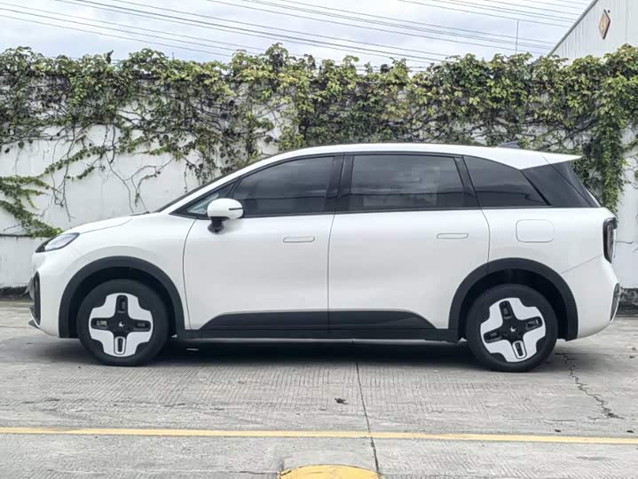 BAIC Arcfox Kaola S, 2024 — фото 7 из 9