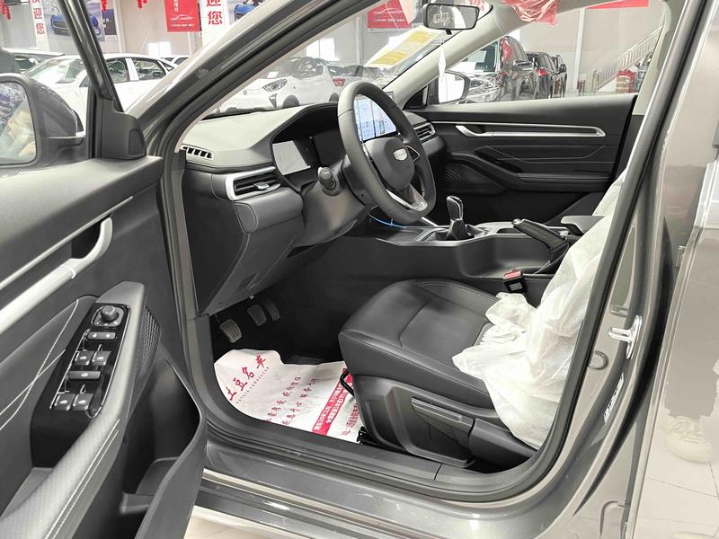 Geely Emgrand, 2025 — фото 11 из 12