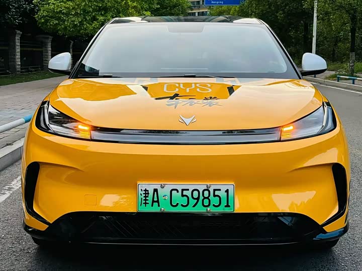 BAIC Arcfox T1, 2026 — фото 2 из 9