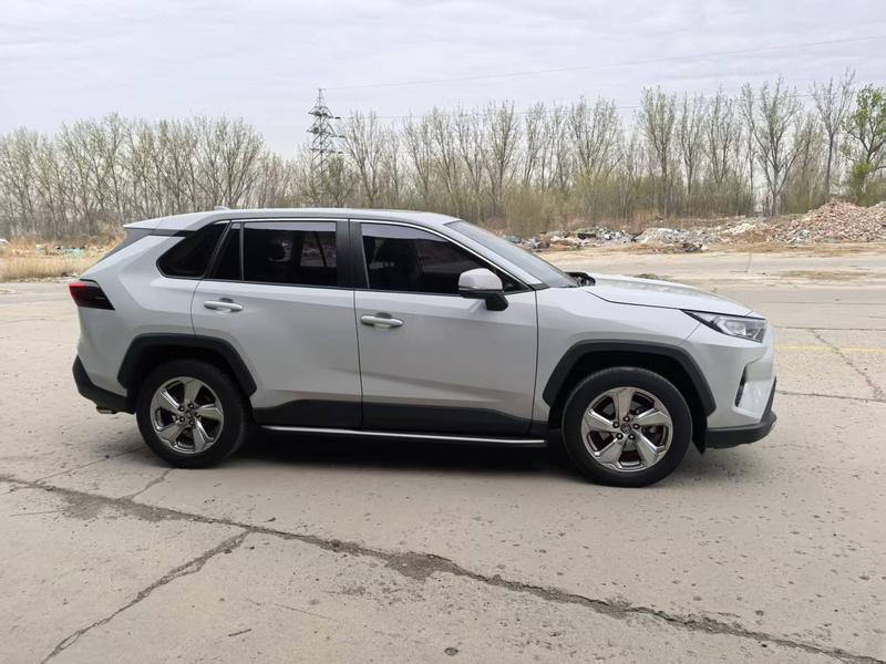 Toyota RAV4, 2022 — фото 7 из 11