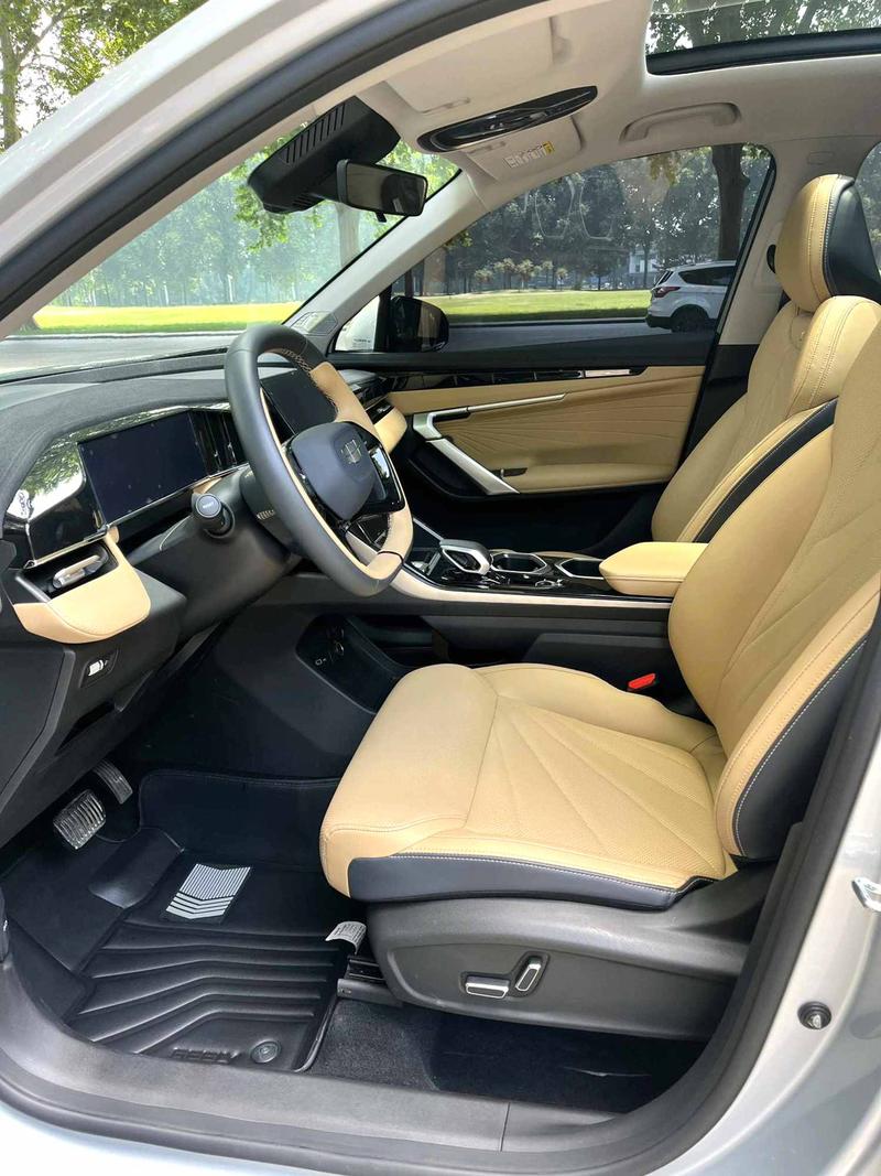 Geely Atlas L, 2023 — фото 8 из 10