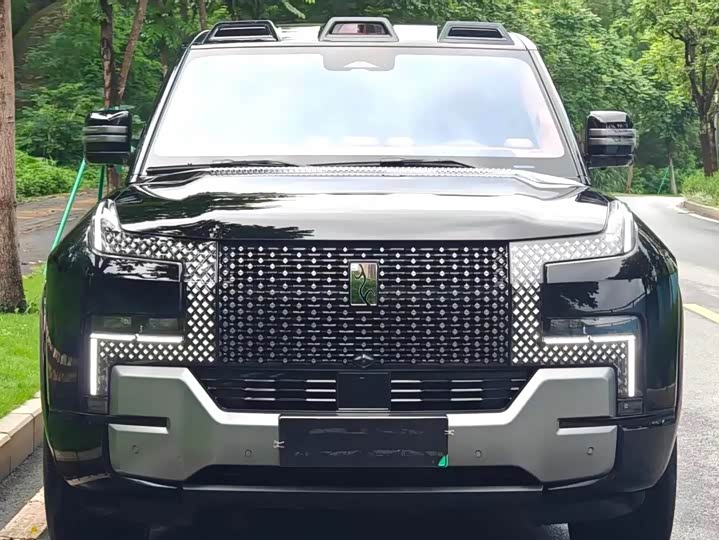 BYD Yangwang U8, 2023 — фото 2 из 9