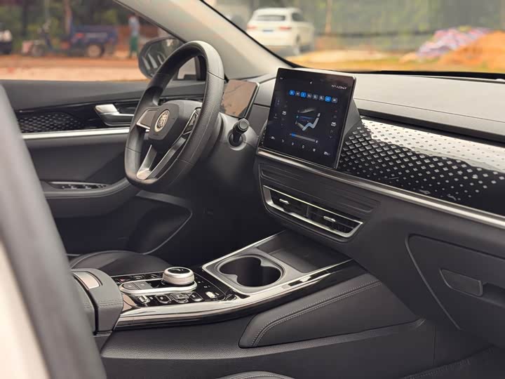 BYD Qin Plus, 2023 — фото 7 из 9