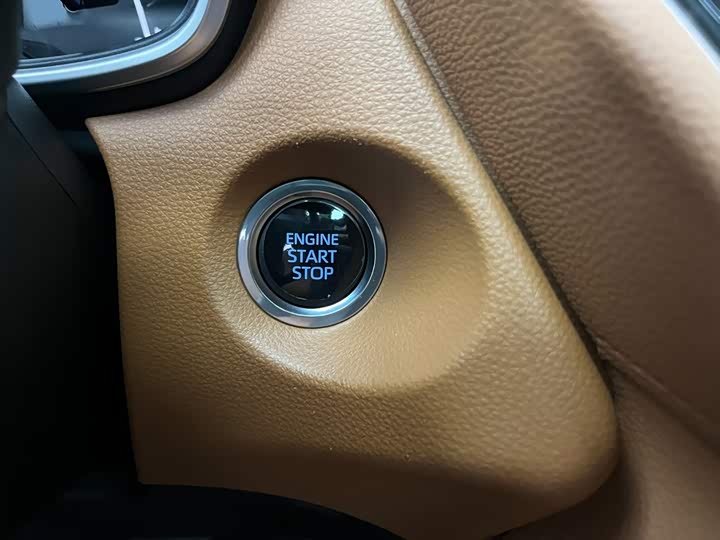 Toyota Corolla Cross, 2022 — фото 4 из 9