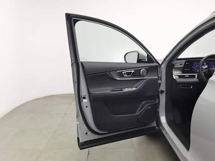 Chery Tiggo 8 Pro Hybrid, 2025 — фото 8 из 9