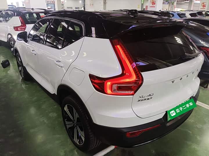 Volvo XC40 EV, 2023 — фото 5 из 9