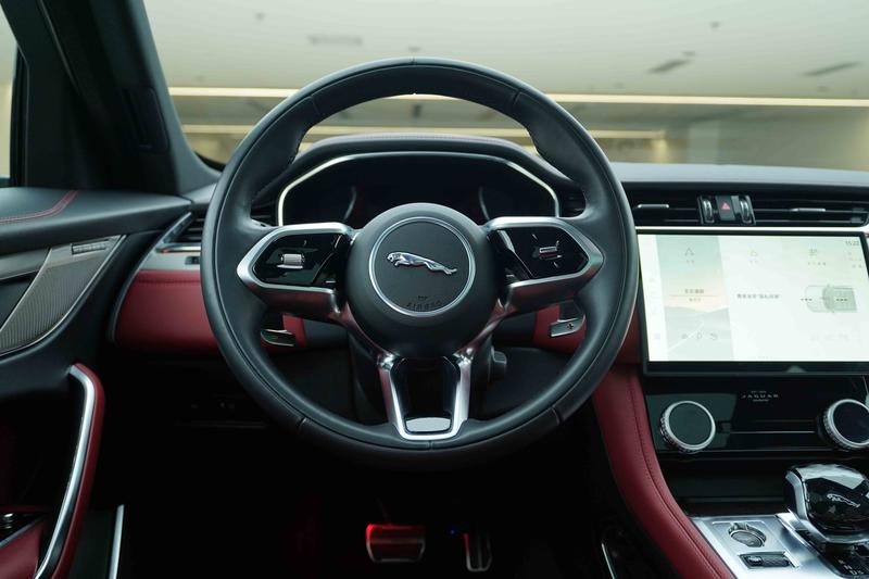 Jaguar F-Pace, 2023 — фото 11 из 12