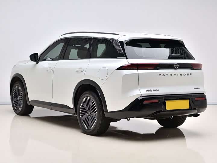 Nissan Pathfinder, 2023 — фото 3 из 9