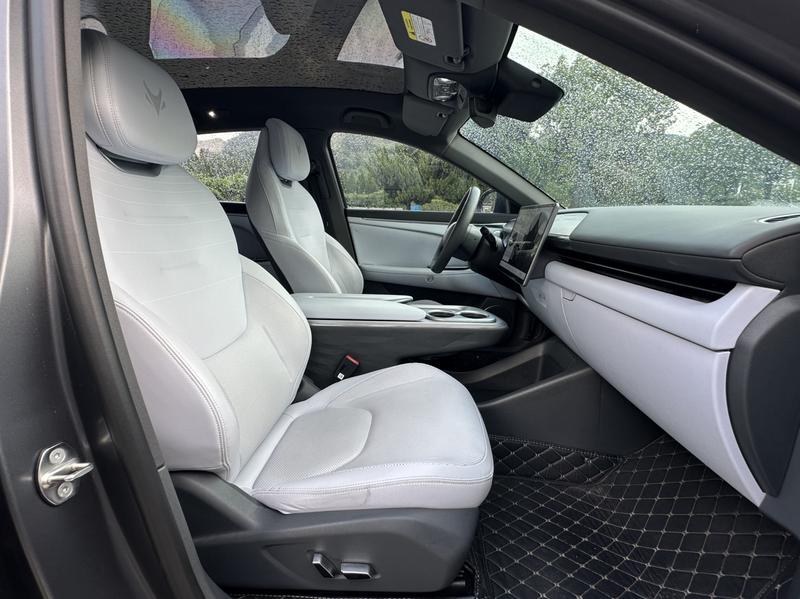 BAIC Arcfox Alpha T5, 2024 — фото 10 из 12