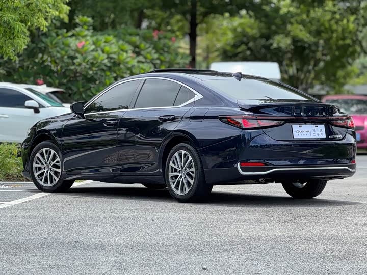 Lexus ES, 2024 — фото 4 из 9