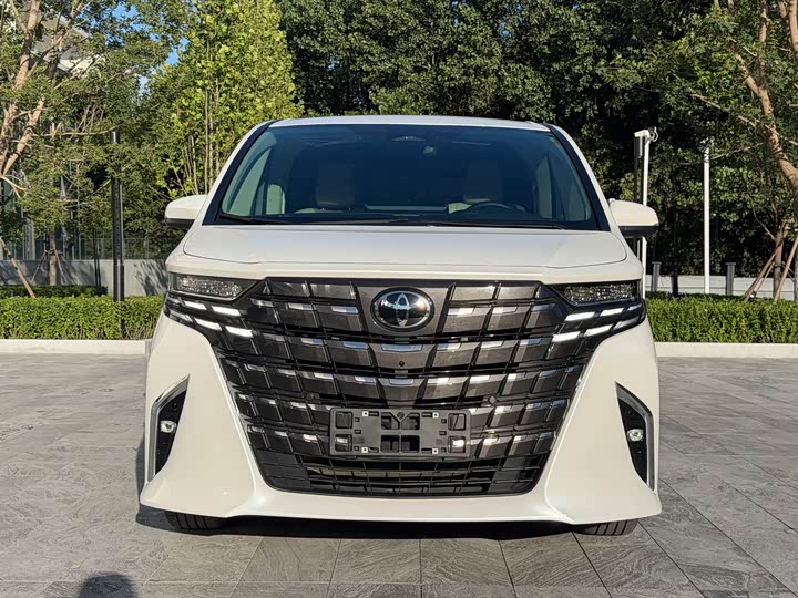 Toyota Alphard, 2025 — фото 2 из 9