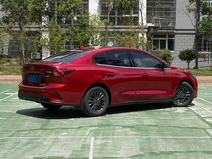 Ford Focus, 2022 — фото 6 из 9