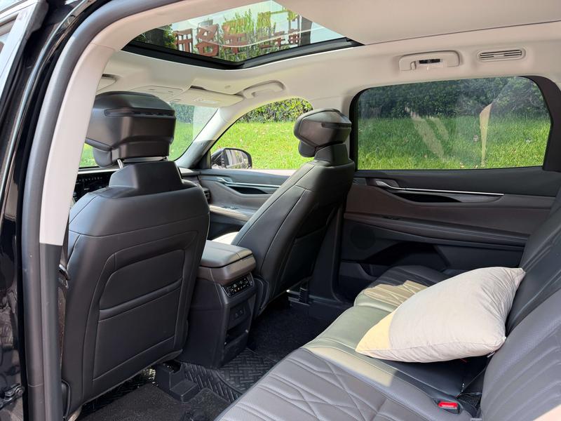 Ford Edge, 2025 — фото 10 из 12