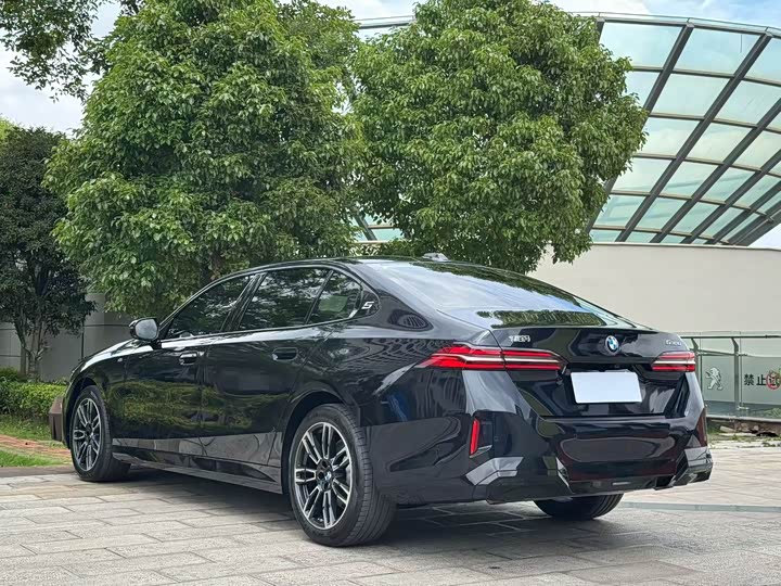 BMW 5 Series, 2025 — фото 7 из 9