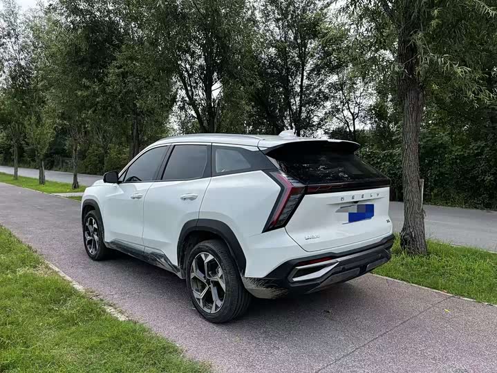Geely Atlas L, 2024 — фото 7 из 9