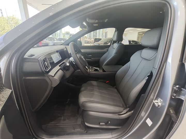 BYD Song Pro Hybrid, 2026 — фото 9 из 9