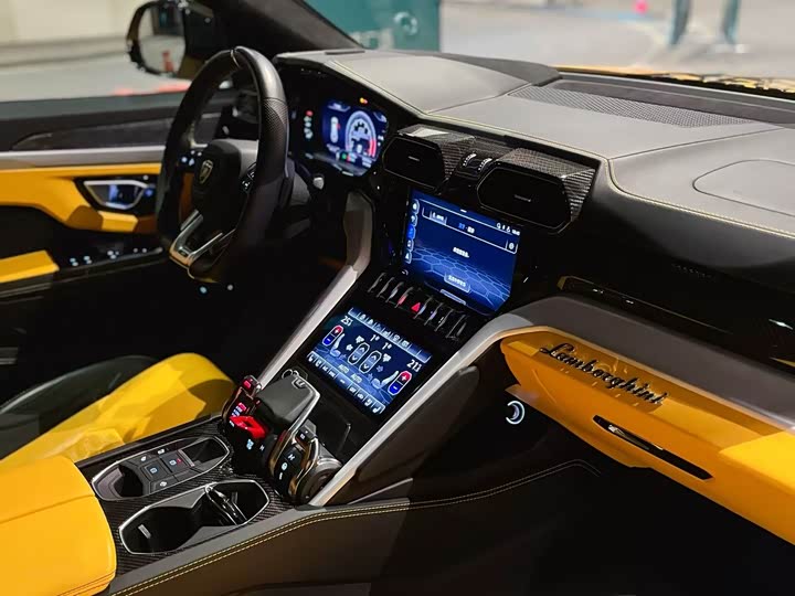 Lamborghini Urus, 2023 — фото 6 из 7