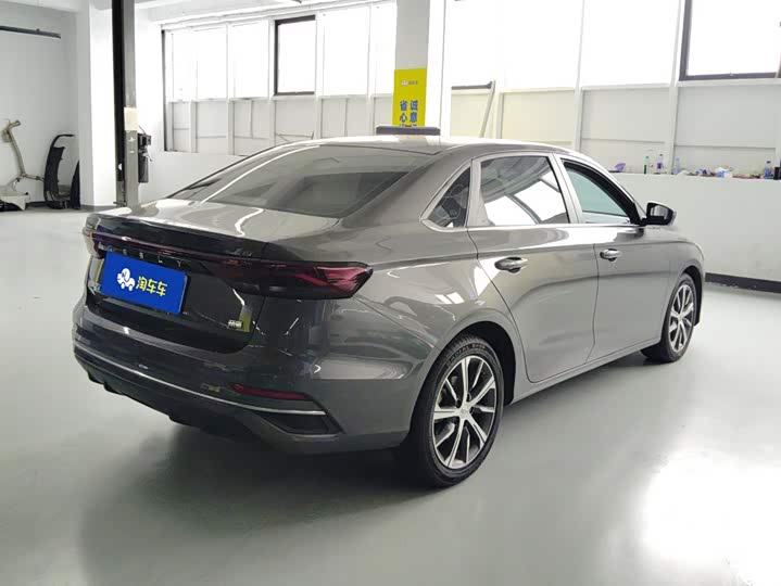 Geely Emgrand, 2023 — фото 3 из 9