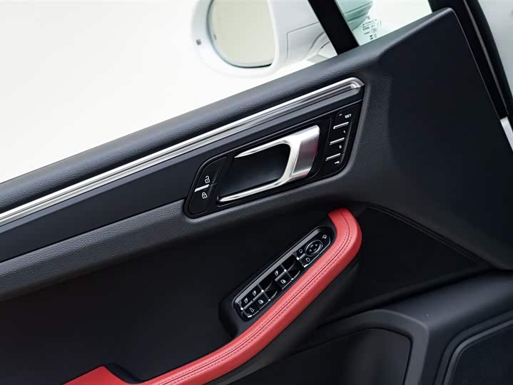 Porsche Macan, 2023 — фото 8 из 9
