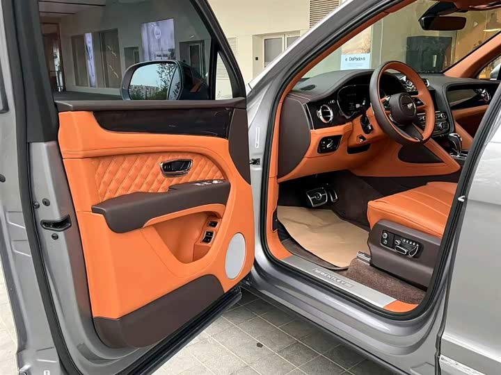 Bentley Bentayga, 2022 — фото 5 из 9