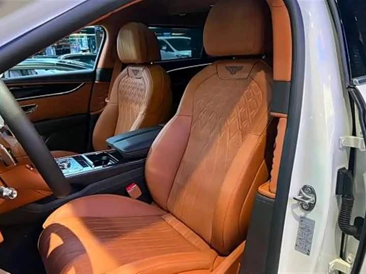 Bentley Flying Spur, 2021 — фото 4 из 7