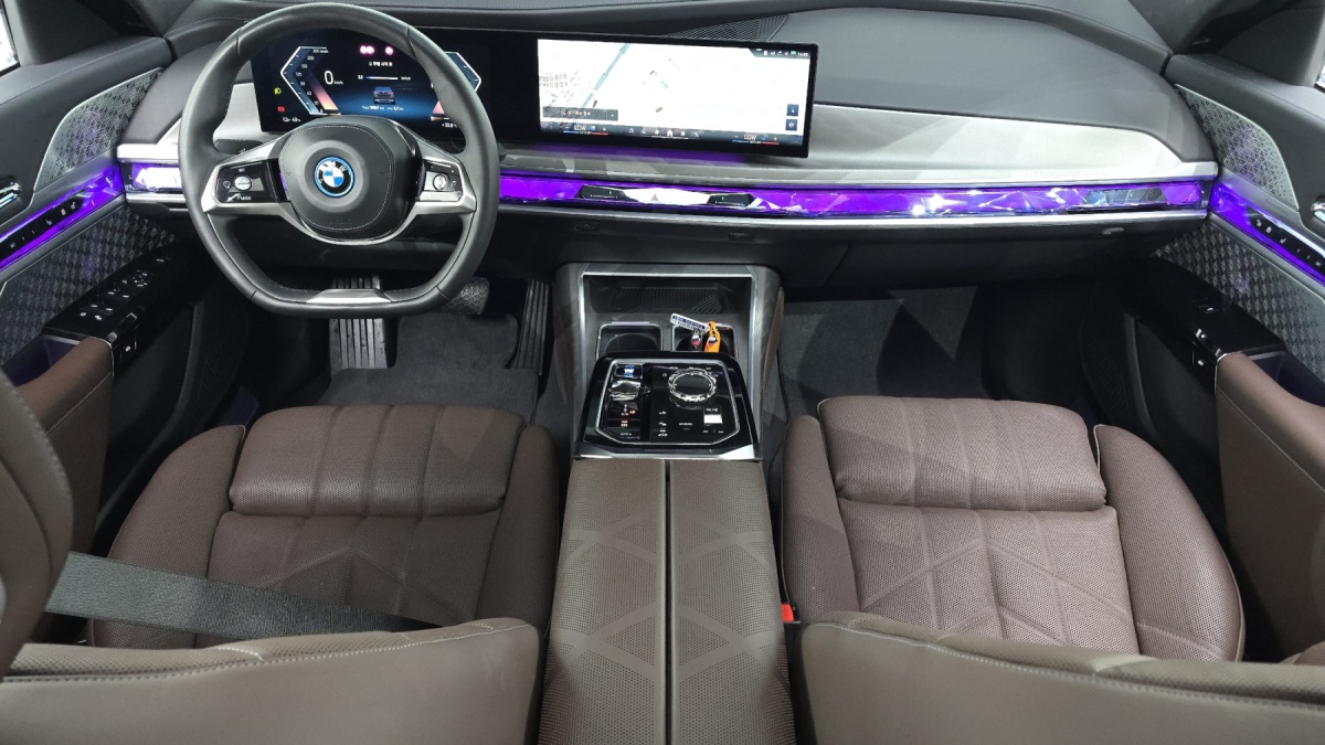 BMW i7, 2023 — фото 6 из 12
