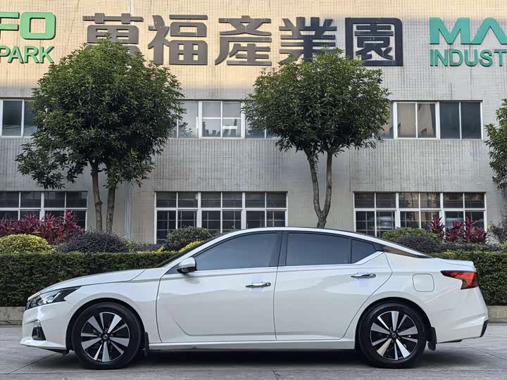 Nissan Teana, 2022 — фото 4 из 9