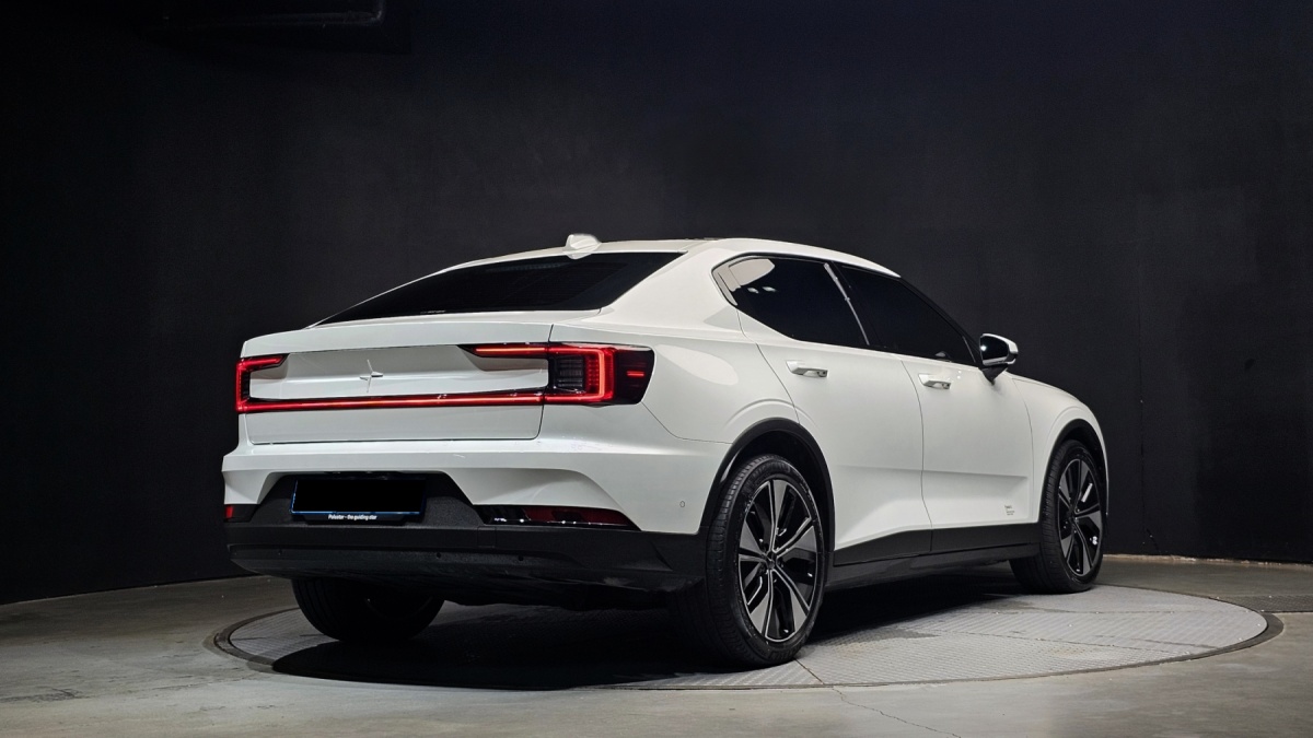 Polestar 2, 2022 — фото 2 из 12
