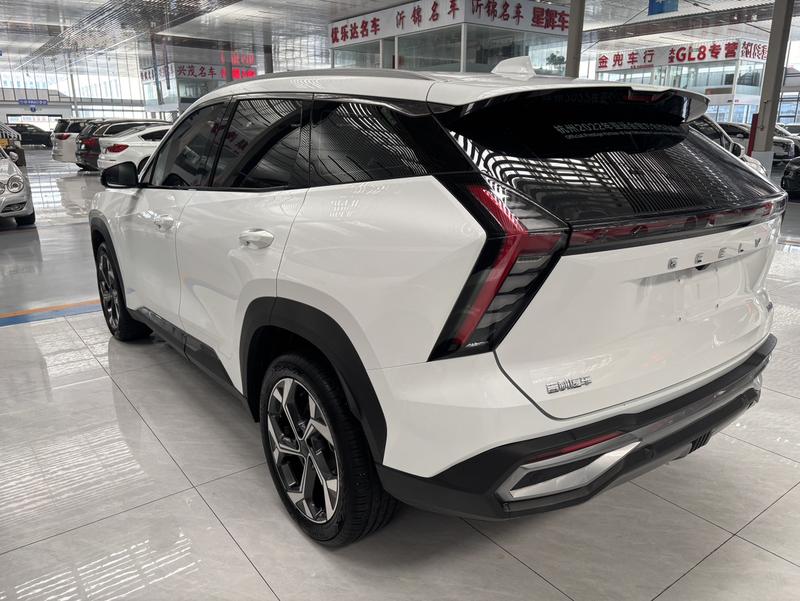 Geely Atlas L, 2023 — фото 4 из 11