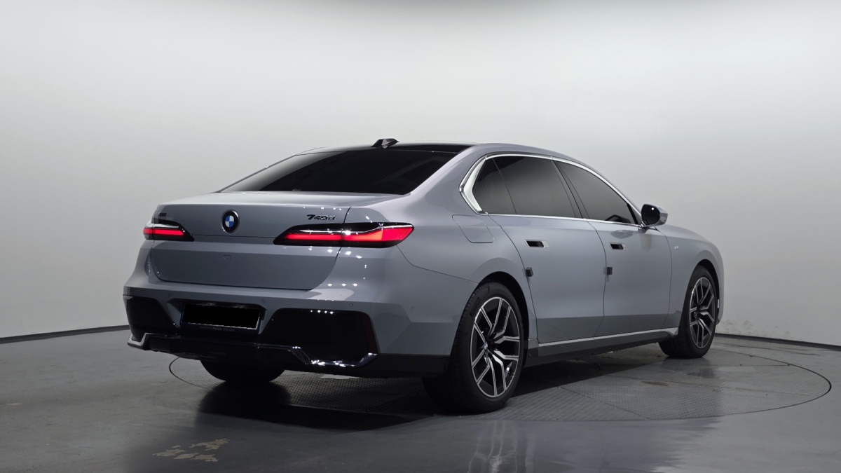 BMW 7 Series, 2025 — фото 2 из 12