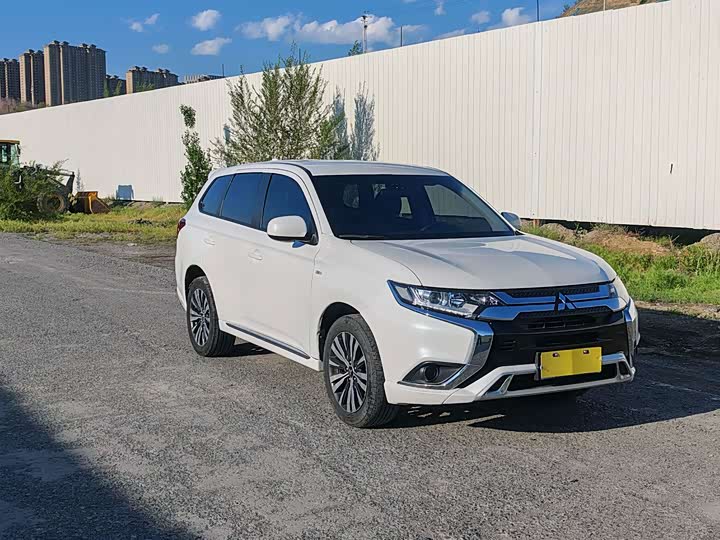 Mitsubishi Outlander, 2023 — фото 3 из 9