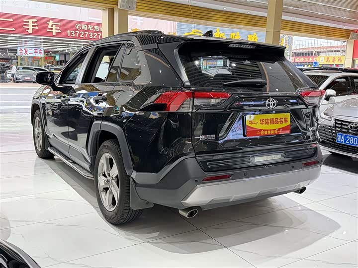 Toyota RAV4, 2022 — фото 5 из 9