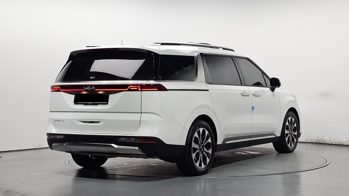Kia Carnival, 2023 — фото 2 из 12