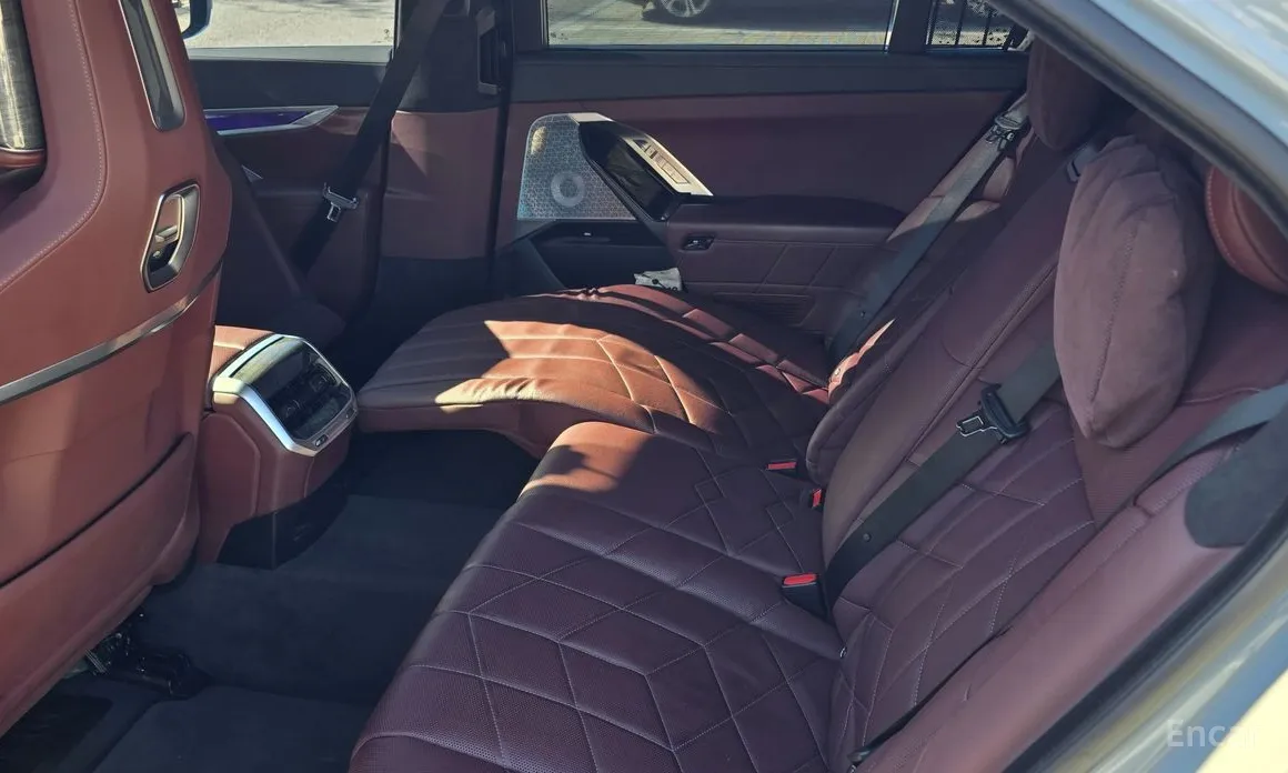 BMW i7, 2023 — фото 12 из 12
