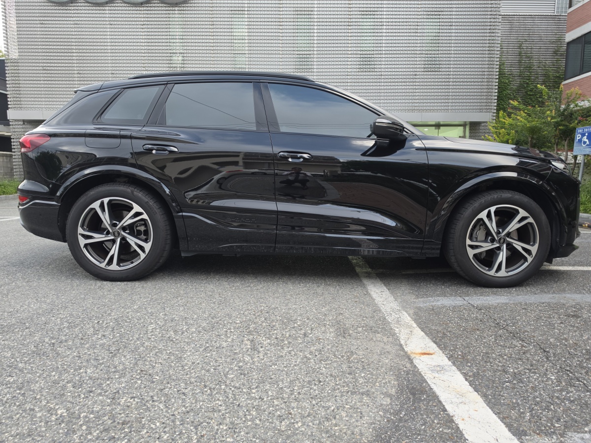 Audi Q6 e-tron, 2024 — фото 2 из 12