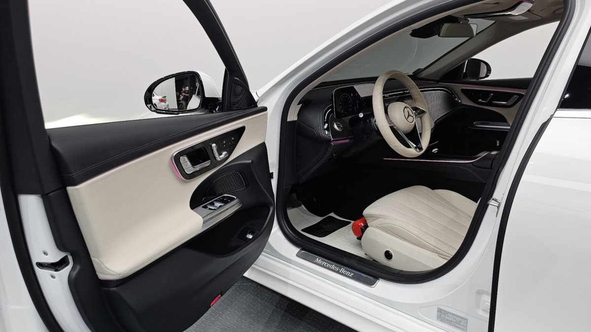 Mercedes-Benz E-Class, 2025 — фото 9 из 12